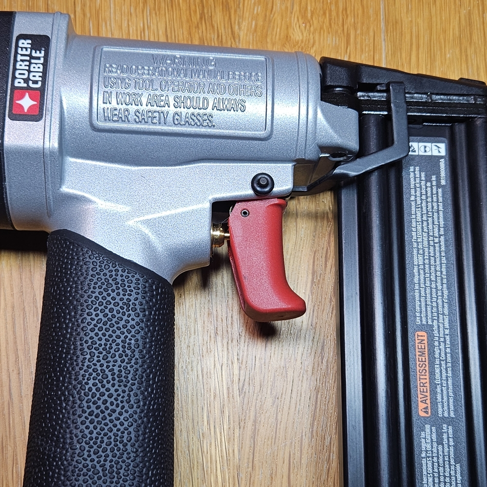 Porter Cable 18 GA Pneumatic Brad Nailer - BN200SB - Picture 9 of 14